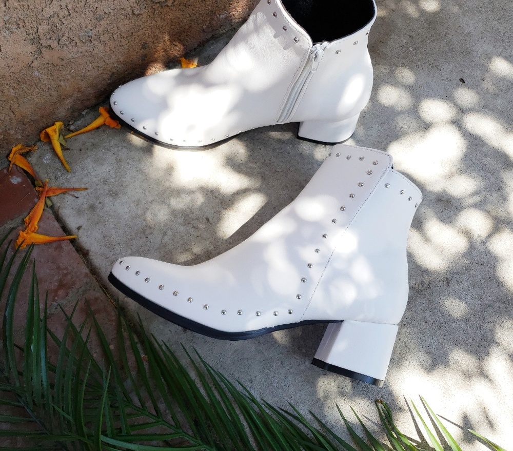 📣LAST PAIR//The Whitney// white studded boots - Picture 2 of 8